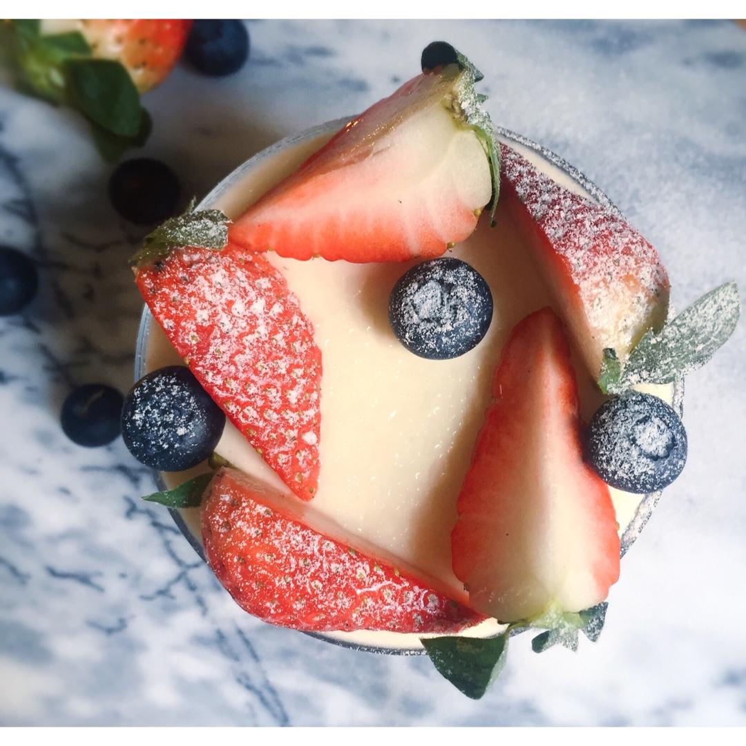 草莓芝士双色慕斯--（免烤）成功率超高