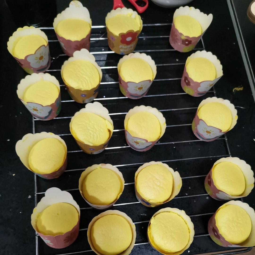 戚风小纸杯蛋糕