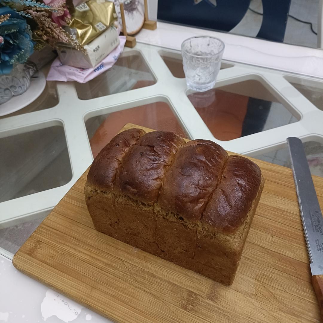 红枣核桃黑全麦吐司