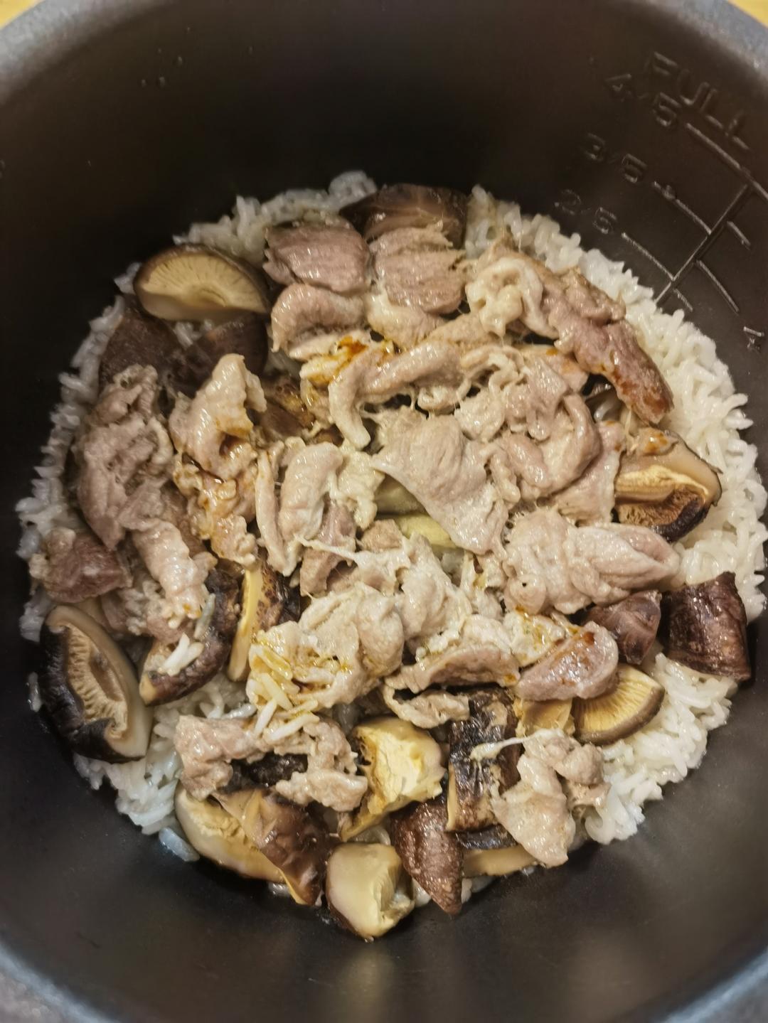 香菇瘦肉焖饭（电饭锅版）