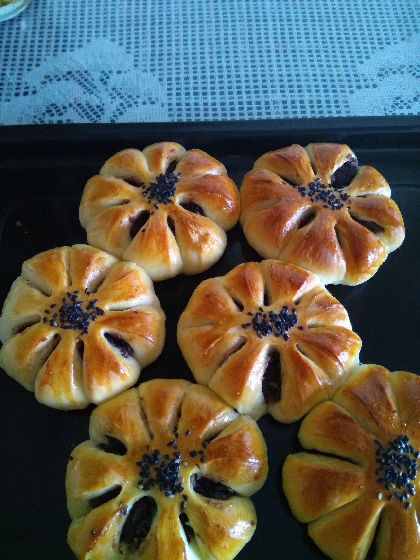 花朵豆沙面包