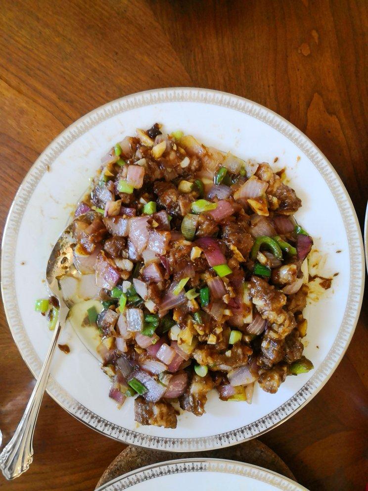 孜然洋葱炒牛肉粒