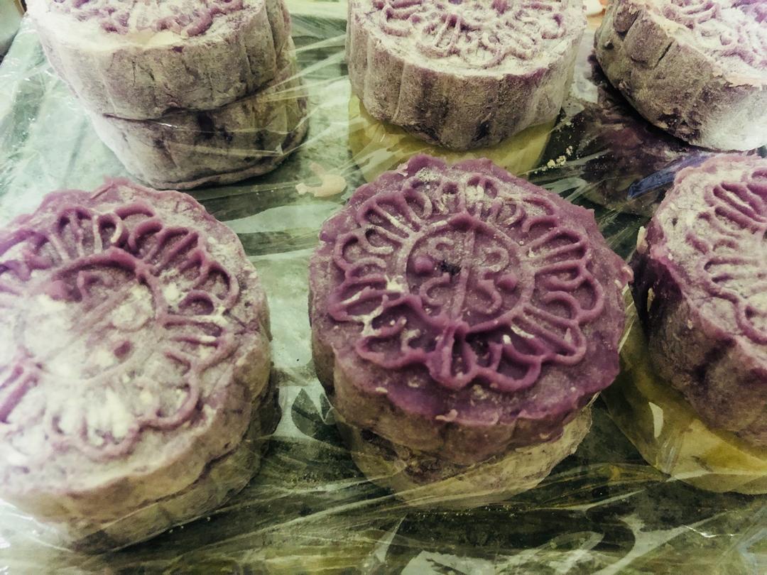 紫薯冰皮月饼