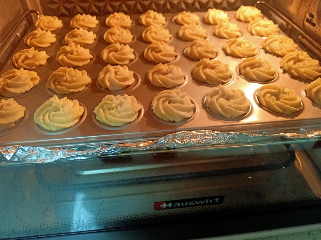 酥掉渣淡奶油曲奇饼干，无需挤花技巧，轻松做出可爱外形，花纹立体不塌