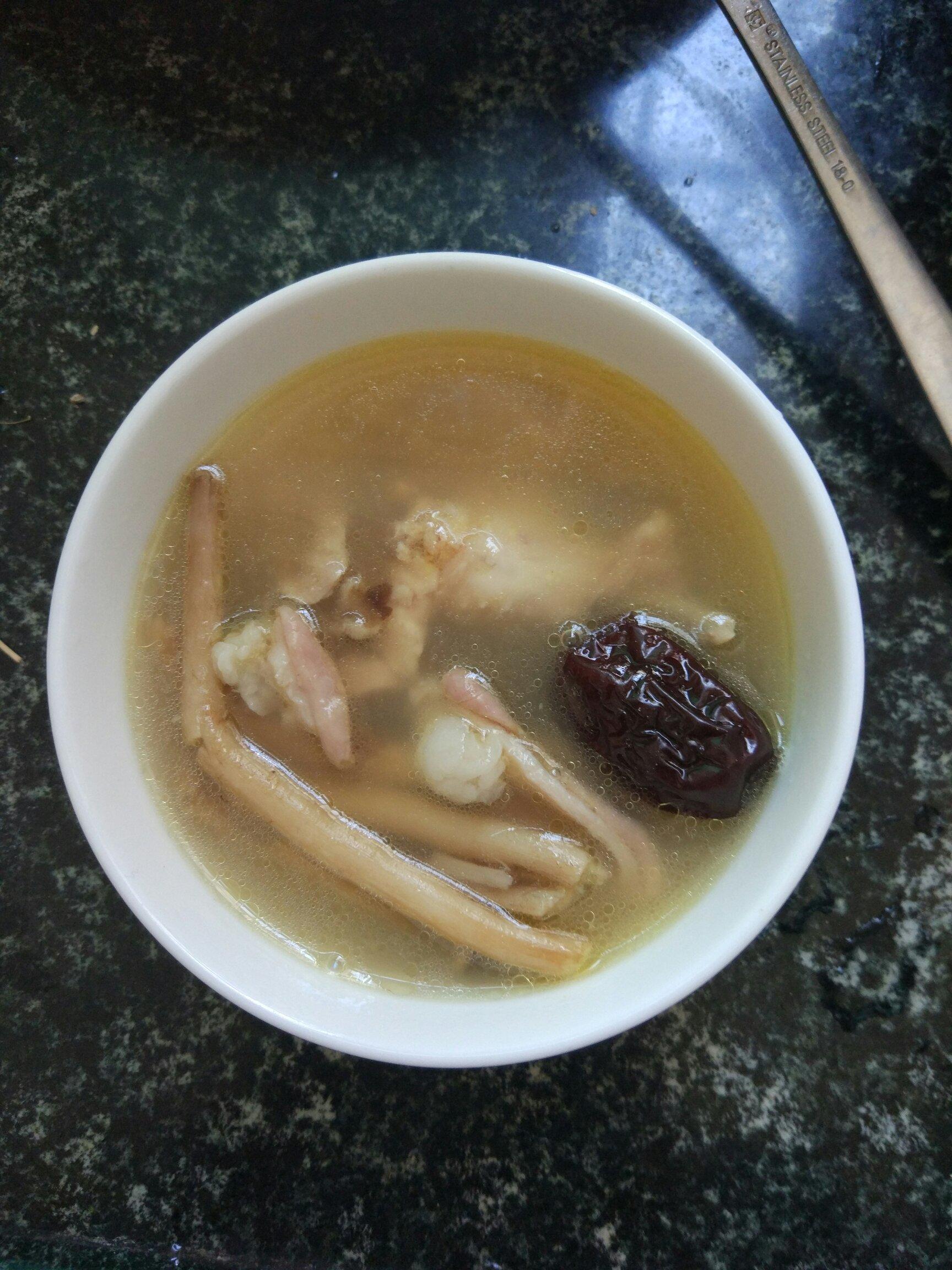 茶树菇猪肚鸡汤的做法