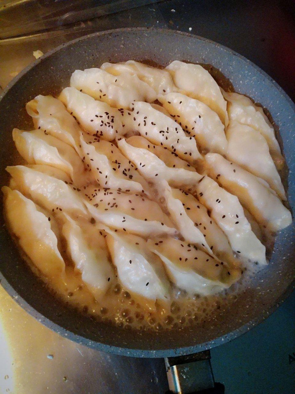三鲜锅贴