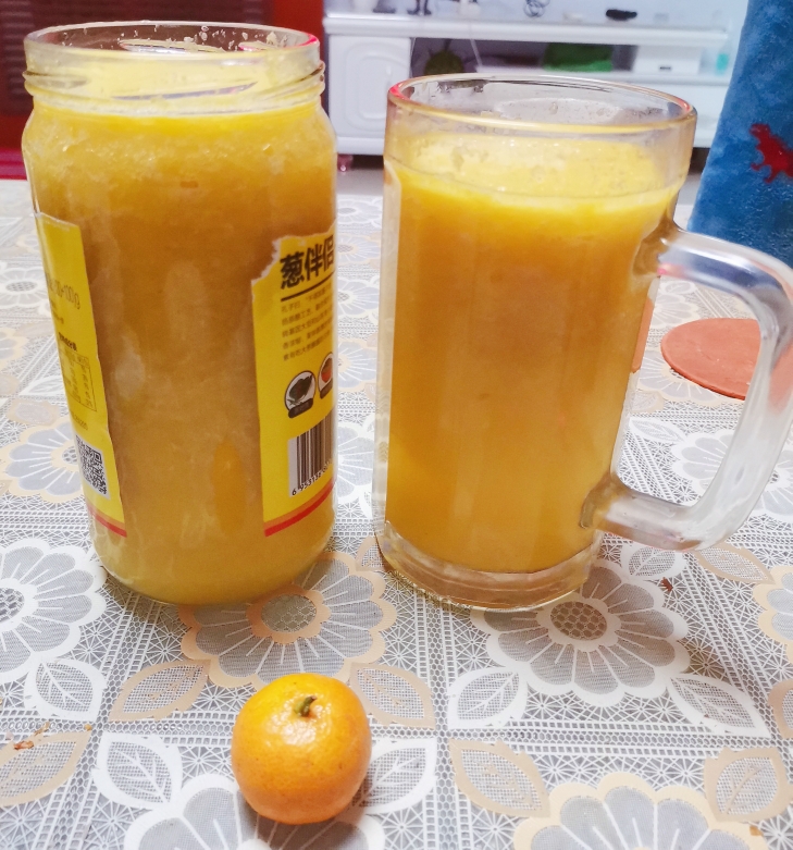 鲜榨苹果橙子汁