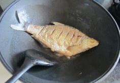 咖喱鳊鱼的做法 步骤4