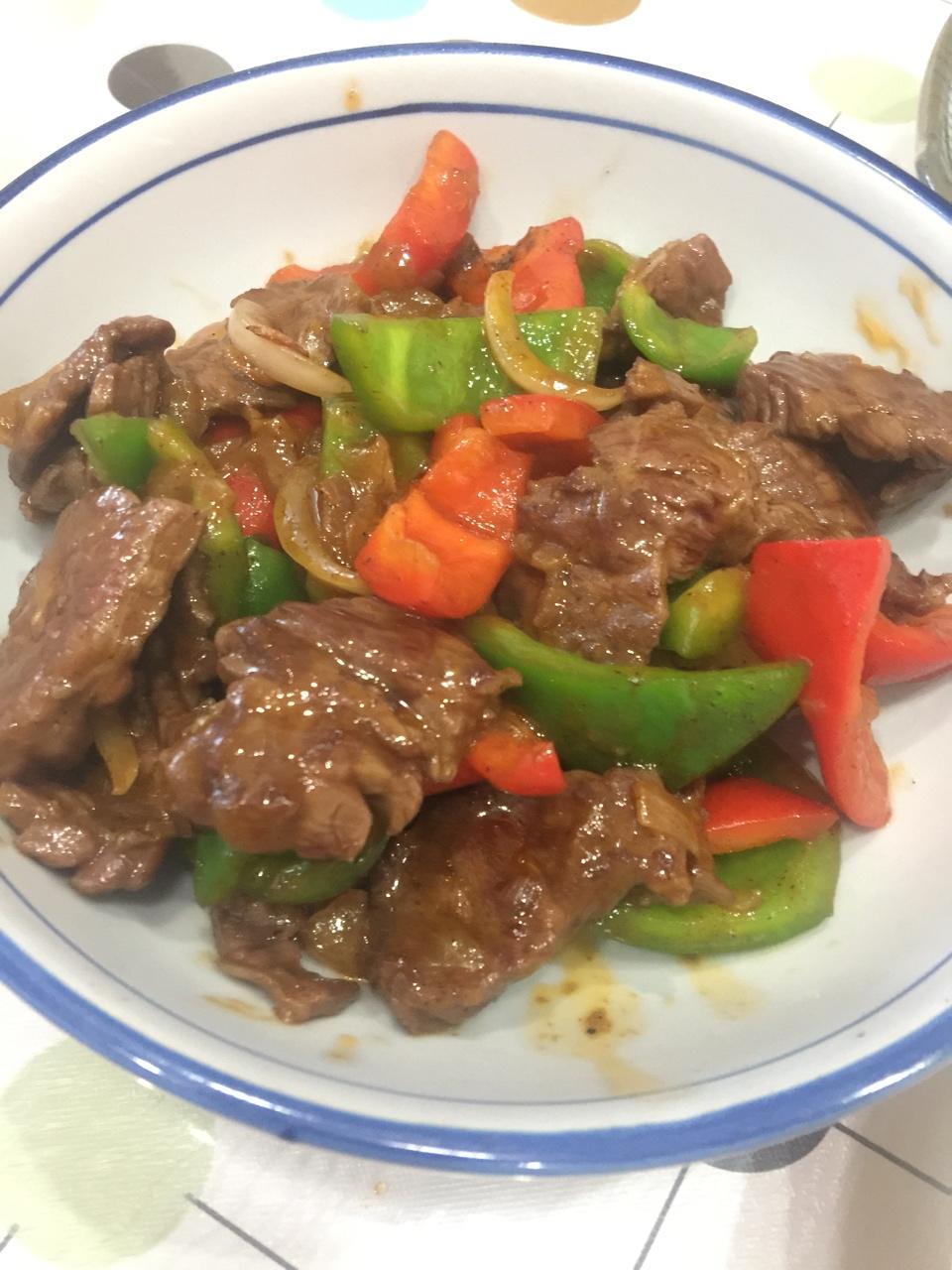 秘制铁板黑椒牛肉粒