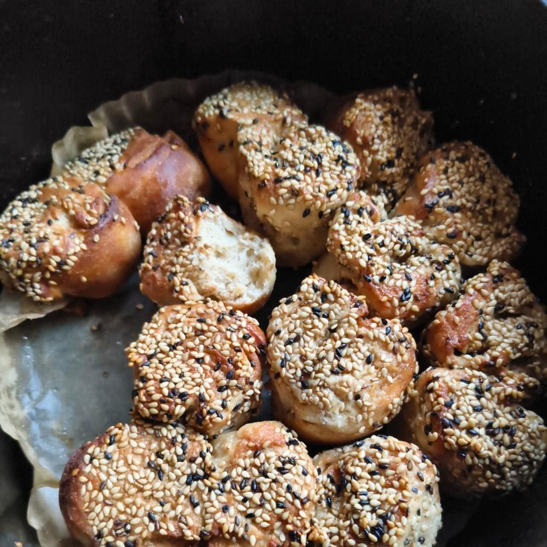 不需要揉面，只需要拌一拌就可以做的蜂蜜脆底小面包（电饭锅版，烤箱版，空气炸锅版，平底锅版）