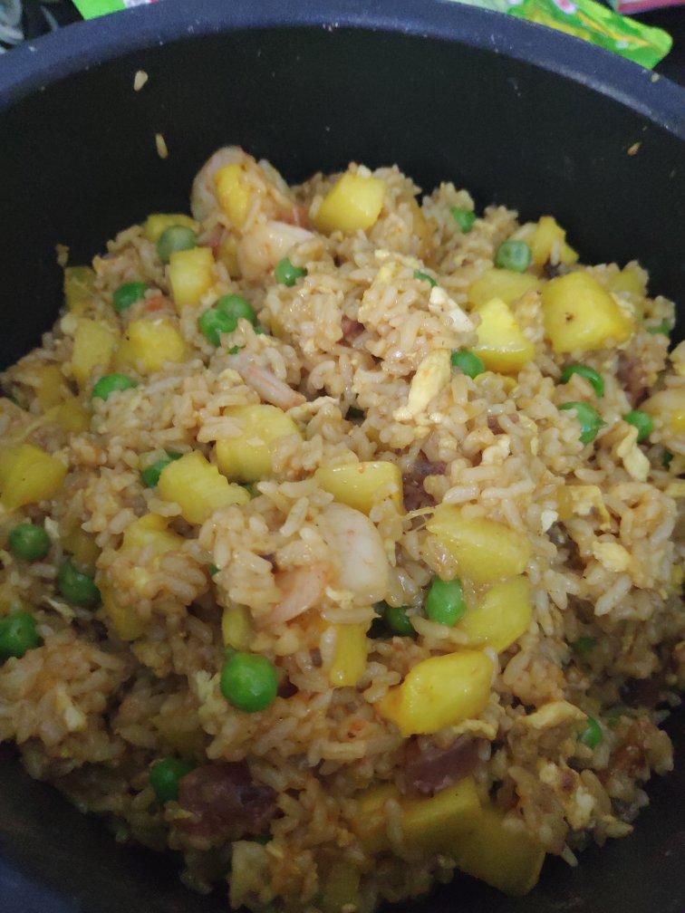 🍍菠萝蛋炒饭（加咖喱）