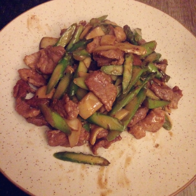 春日里的鲜美滋味：竹笋炒肉的家常做法