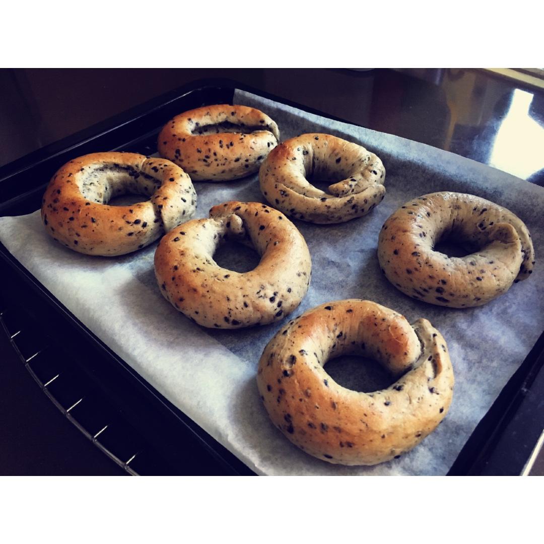 黑芝麻全麦贝果