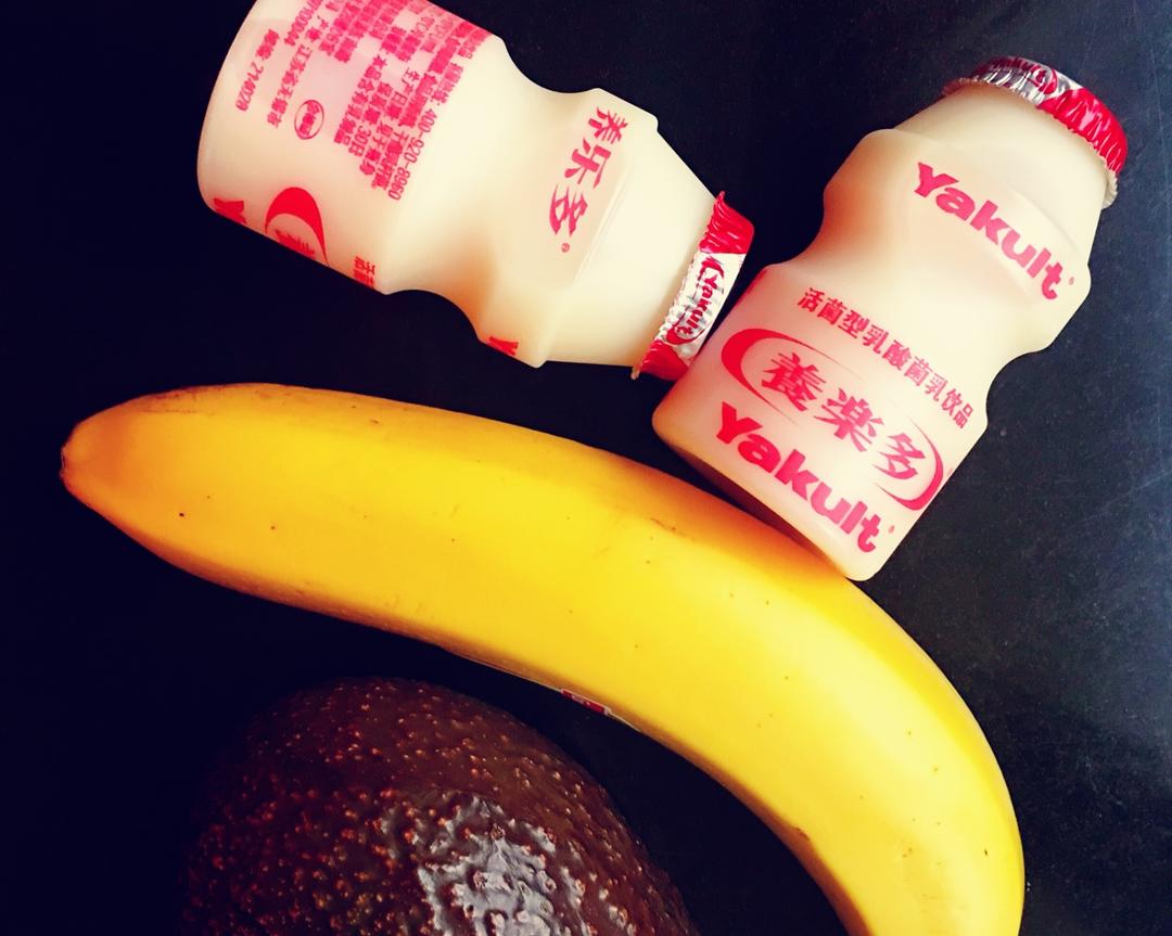 香蕉牛油果奶昔