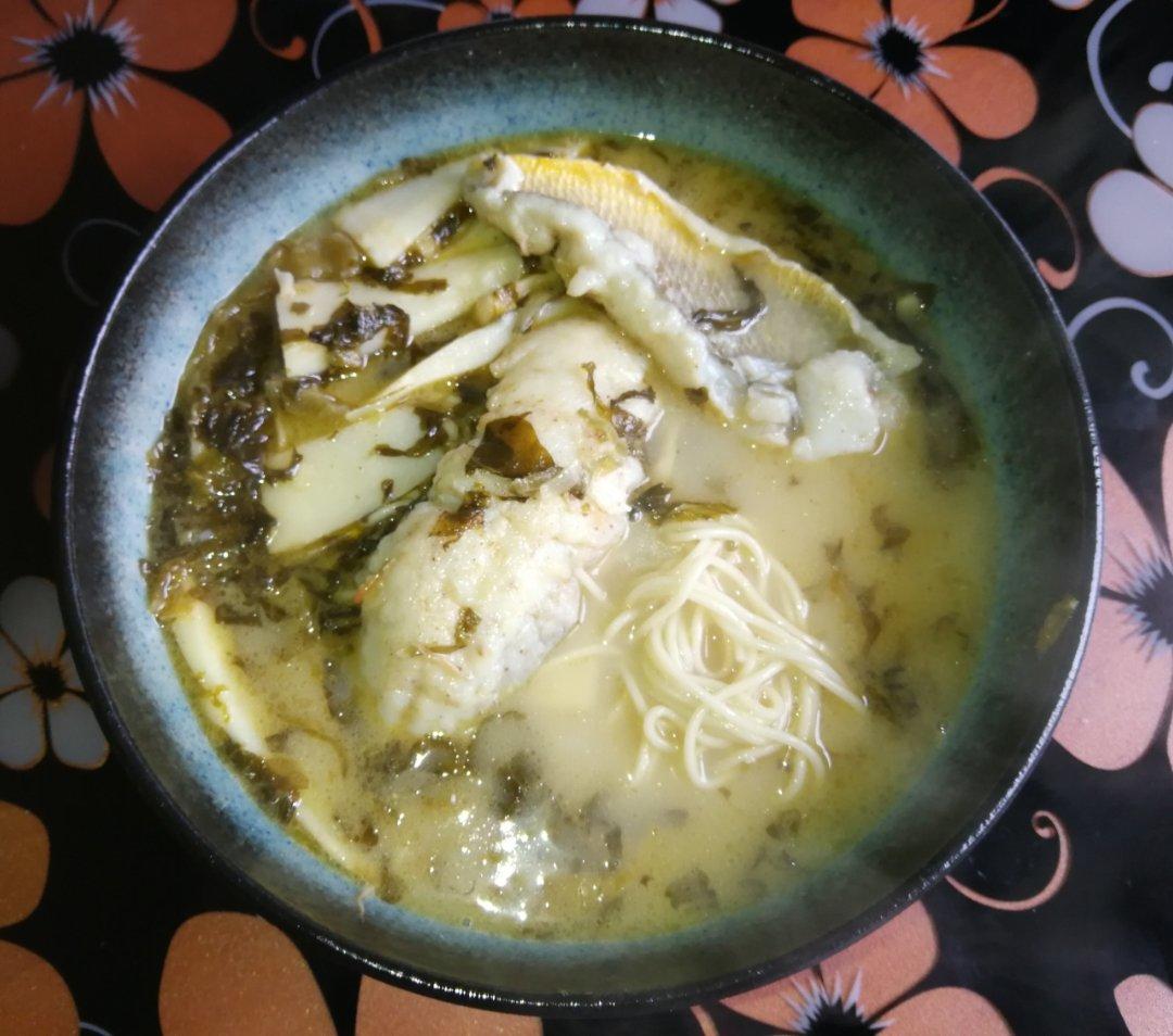 黄鱼煨面