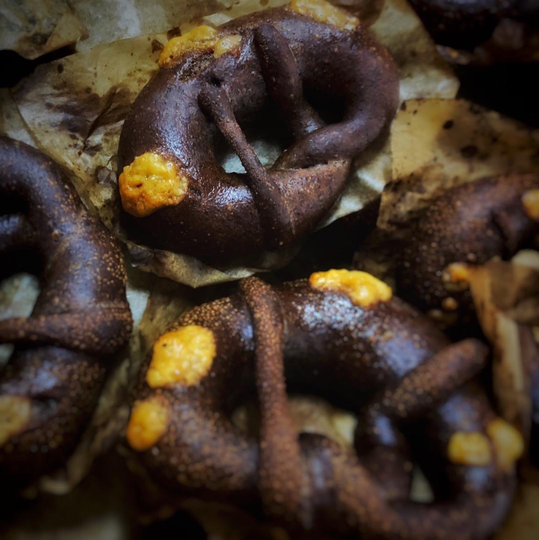 cheddar cheese pretzel 德国碱水扭结芝士面包（附天然酵母配方）