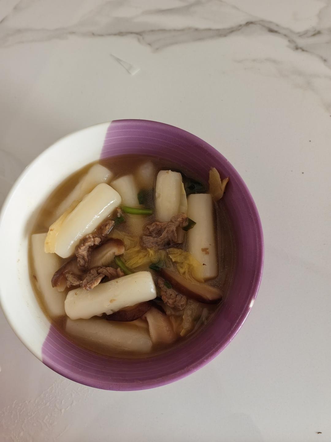 【白菜肉丝年糕汤】