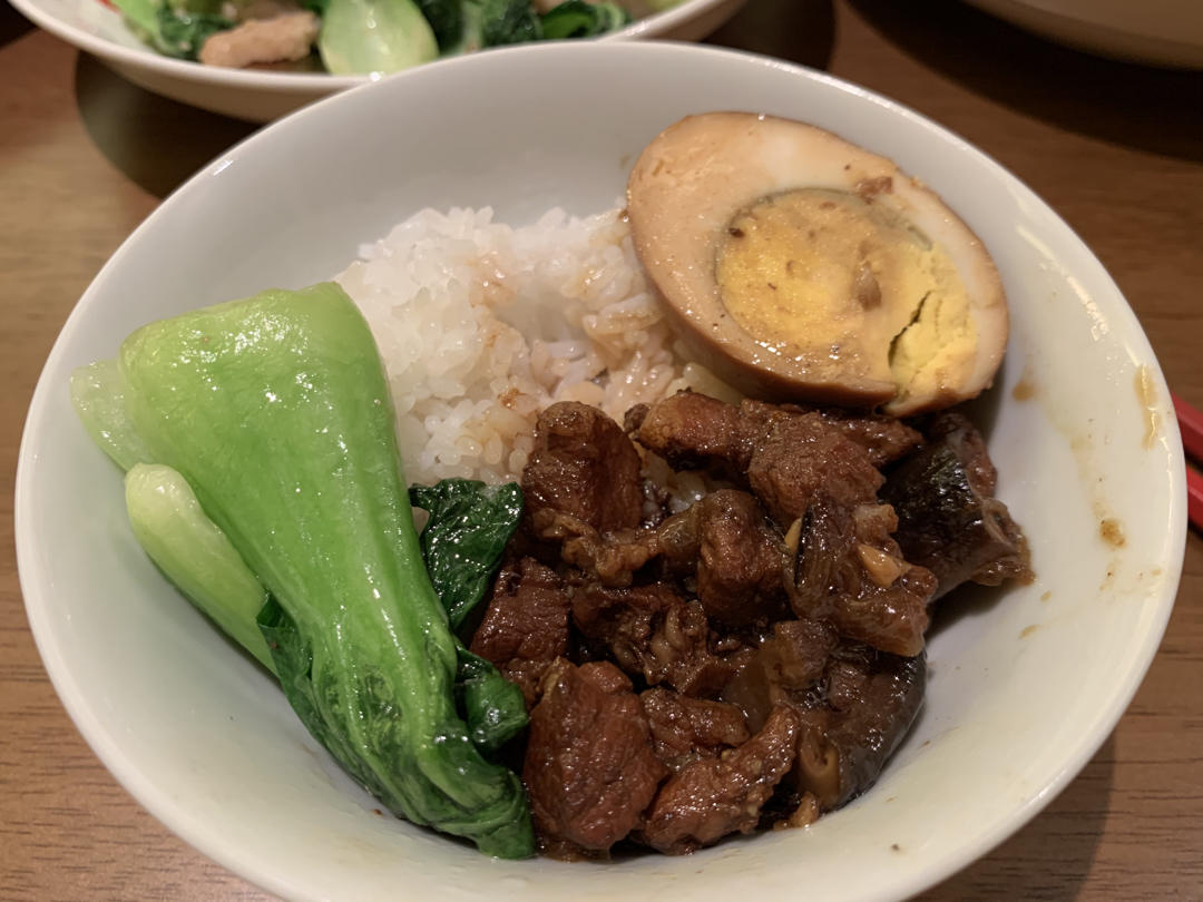 洋葱酥卤肉饭