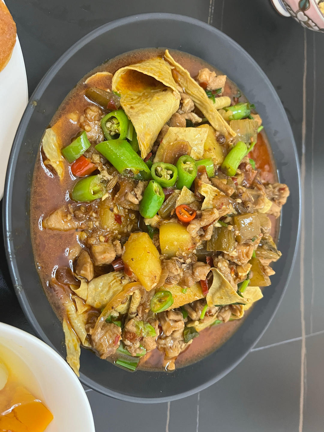 满屋飘香——嫩爆了的芋儿火锅兔