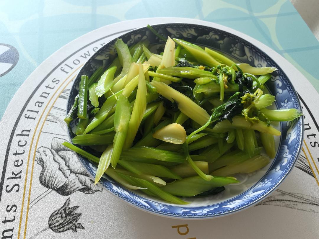 午餐晚餐简单快手下饭菜芹菜炒香干