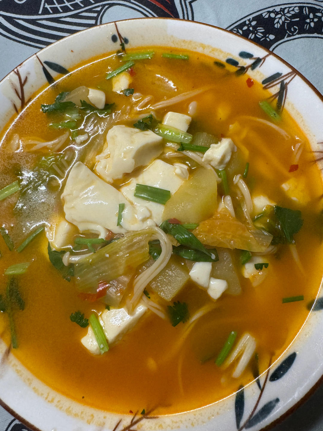 十分钟教你做一口汤、一口饭的韩式辣白菜豆腐汤（素食版）