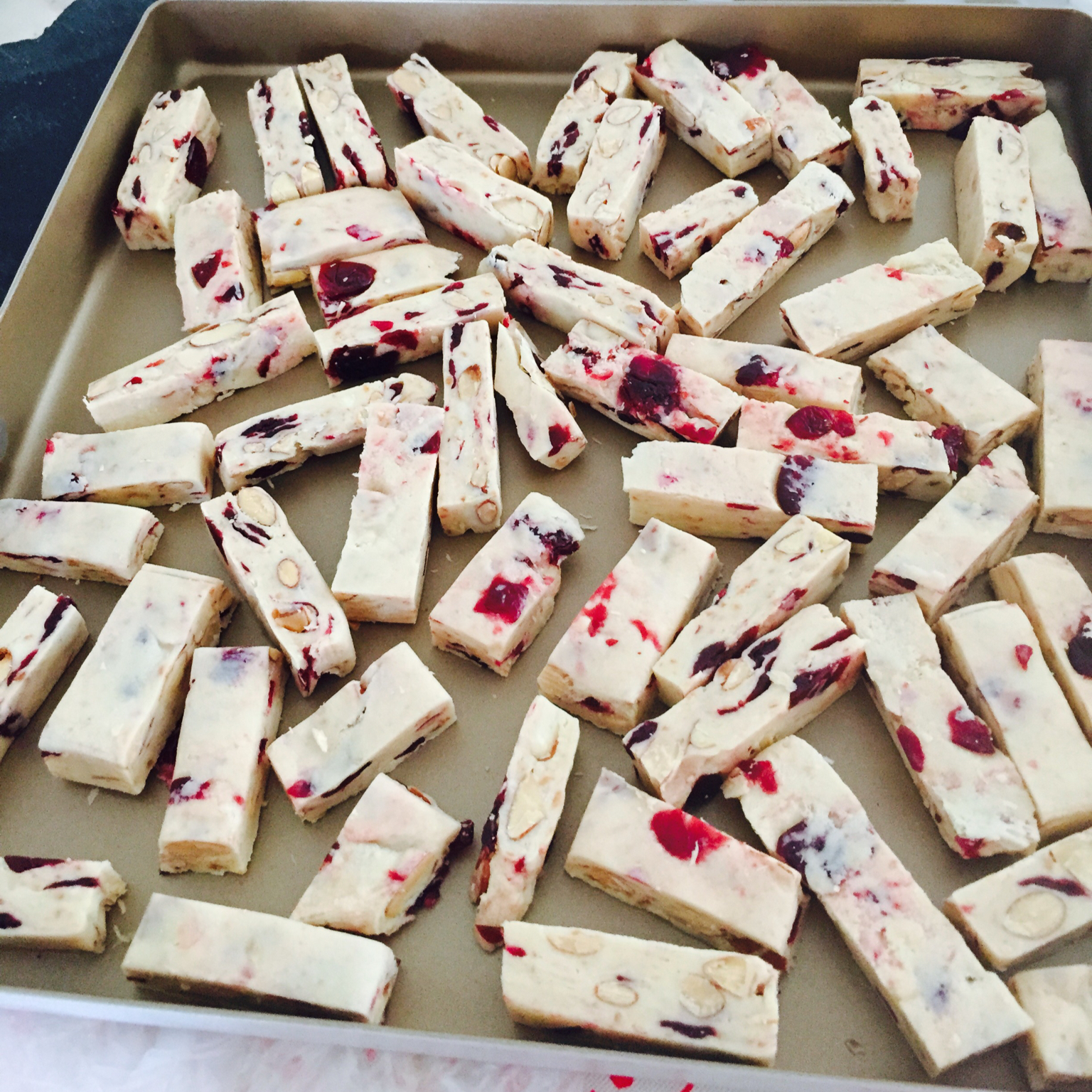 视频：用棉花糖制作超级好吃的杏仁蔓越莓牛轧糖