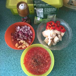 番茄圆蘑菇盖饭的做法 步骤1