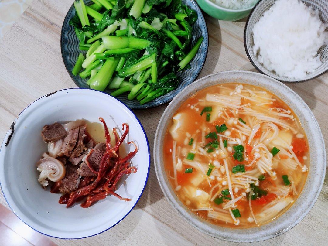 【瘦身又美味】西红柿金针菇豆腐汤