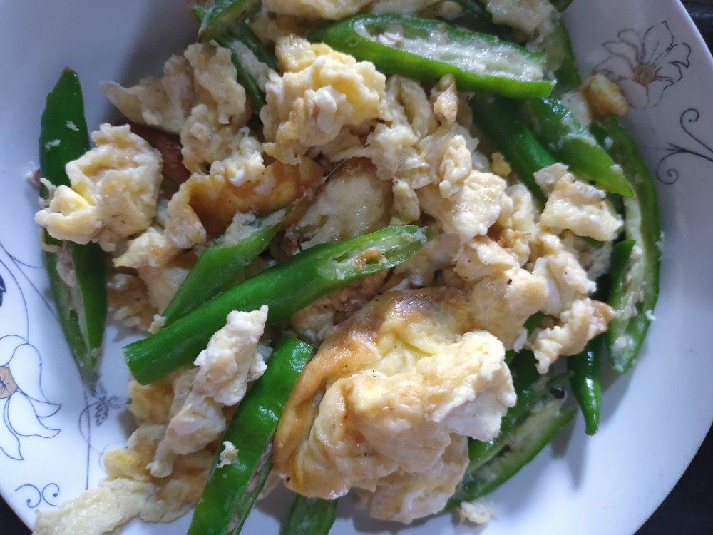 香喷喷的辣椒炒鸡蛋