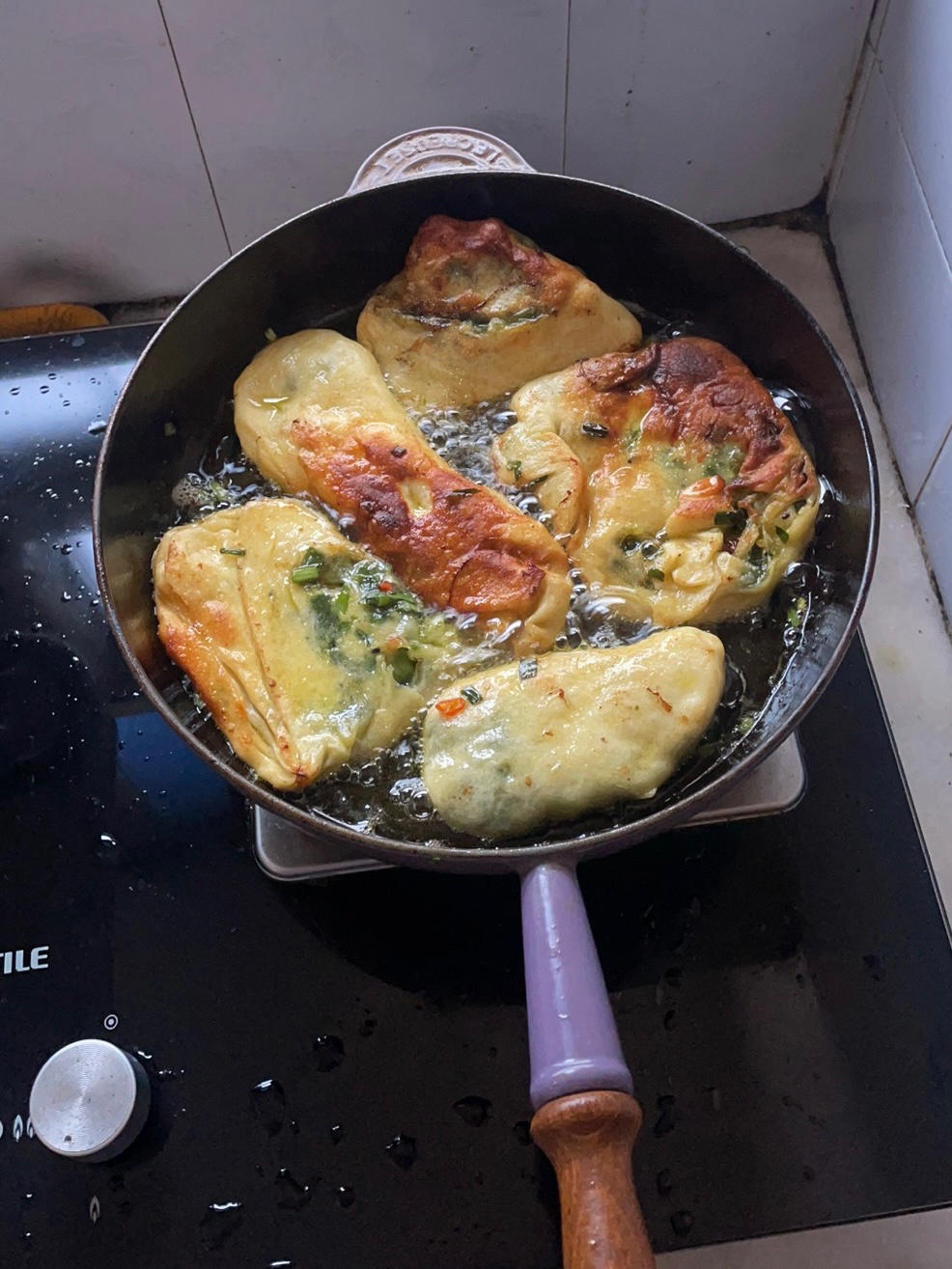 油炸韭菜肉馅油饼