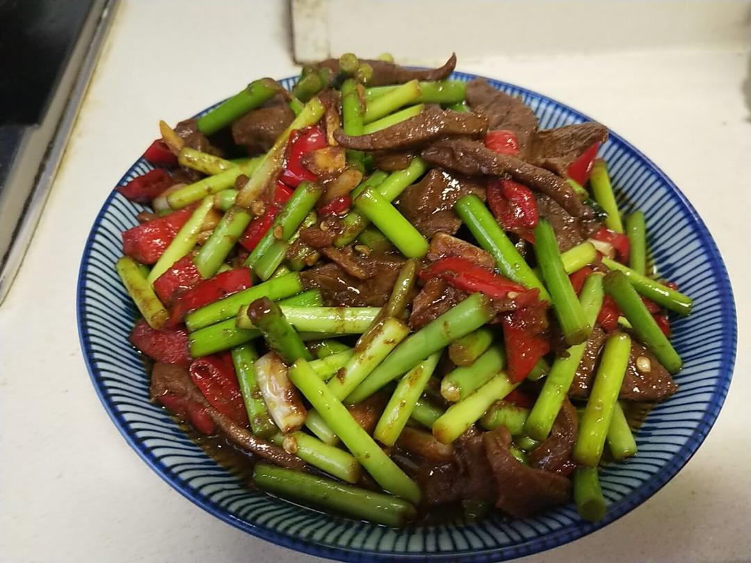 厨师长教你：“小炒猪肝”的家常做法，味道干香很赞，先收藏起来