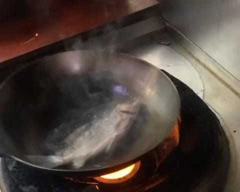 煎鱼不粘锅的五个小窍门