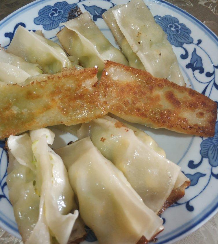 超级好吃的西葫芦鸡蛋素锅贴（馄饨皮版）