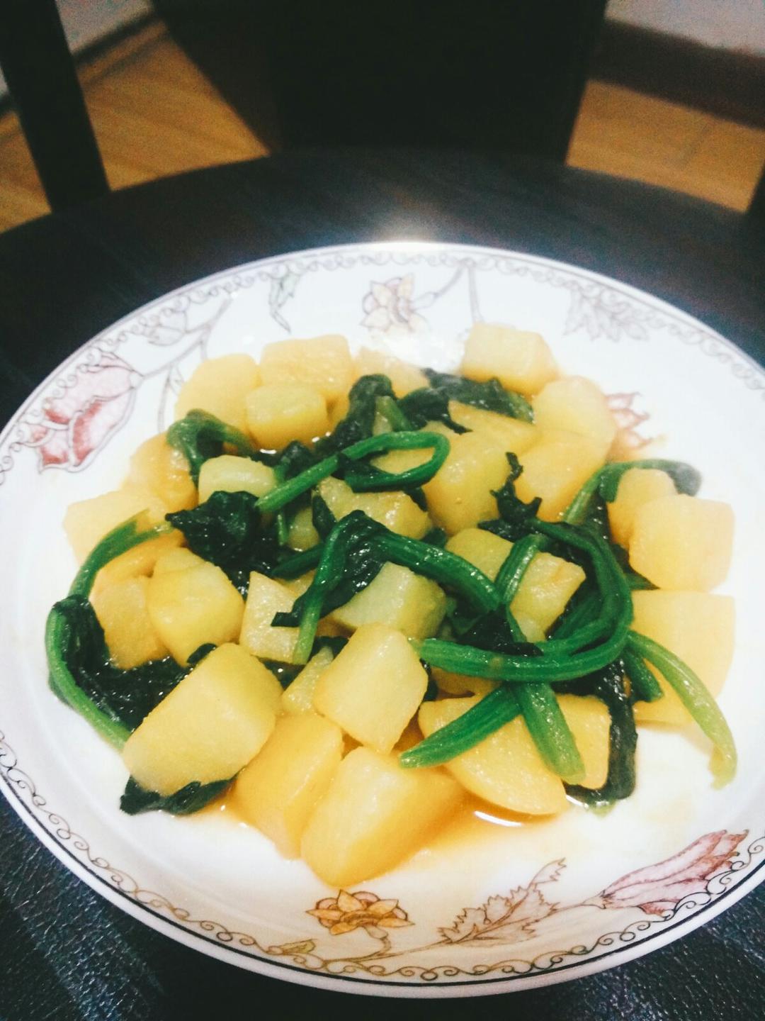 嗨泽儿做的菠菜炖土豆