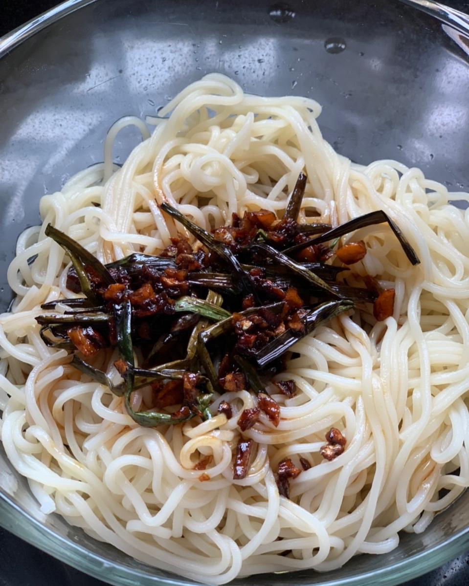 10分钟搞定的一碗葱油拌面