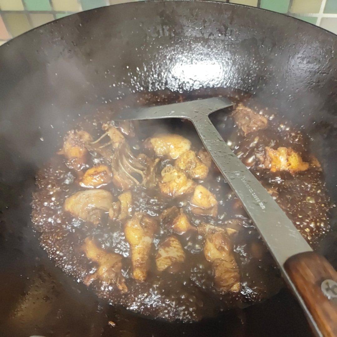 厨师长教你：“三杯鸡”的家常做法，汁香味浓，鲜嫩爽滑