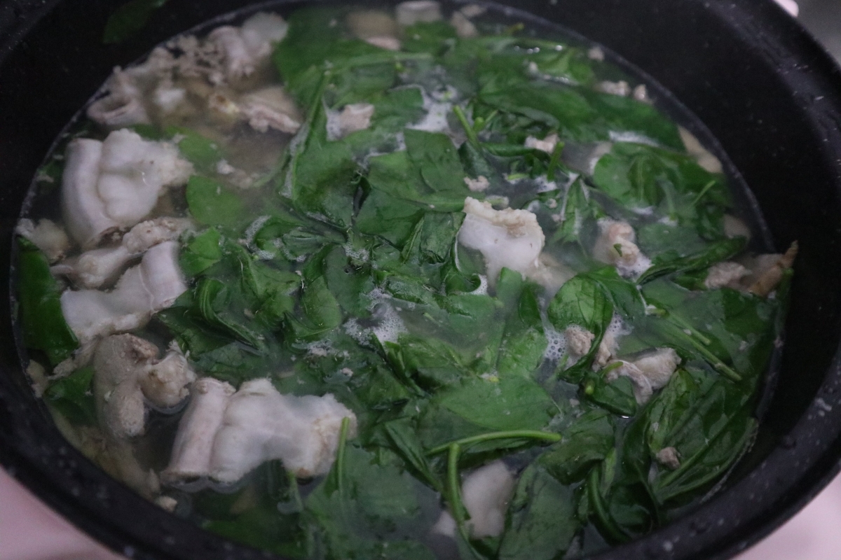 粉肠猪肝瘦肉枸杞汤的做法