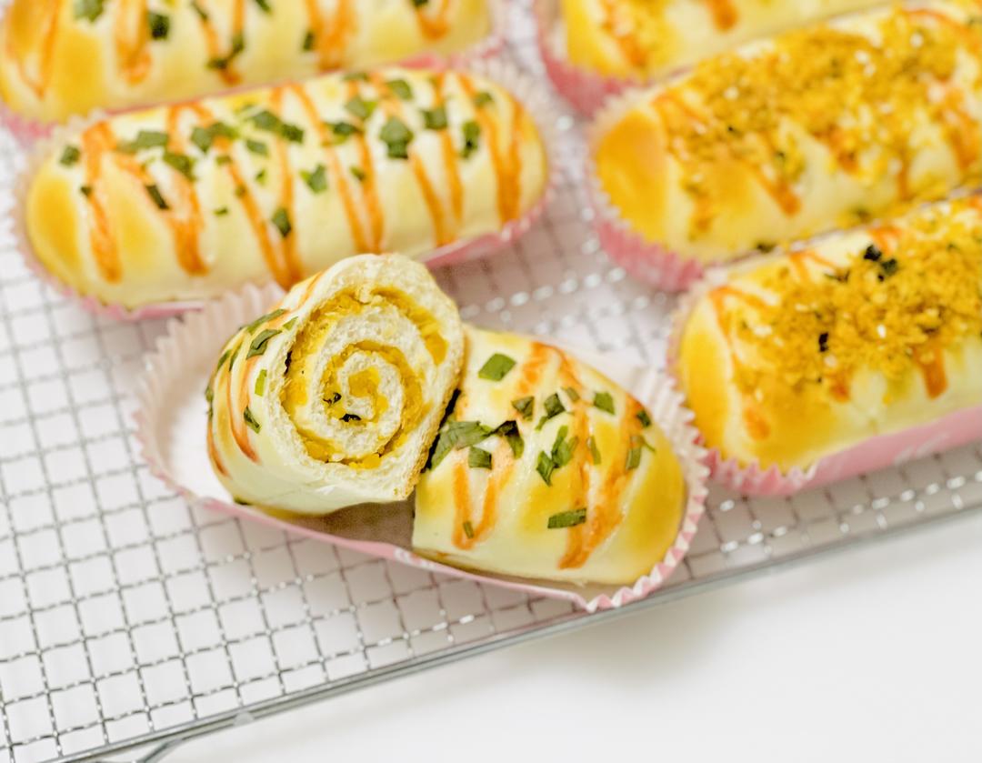 咸蛋黄肉松/香葱肉松软面包（两种口味）