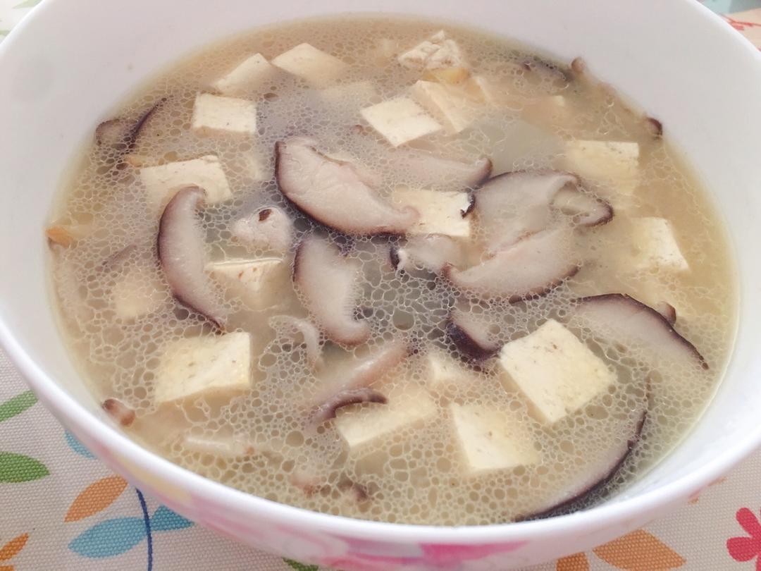 牡蛎菌菇豆腐汤