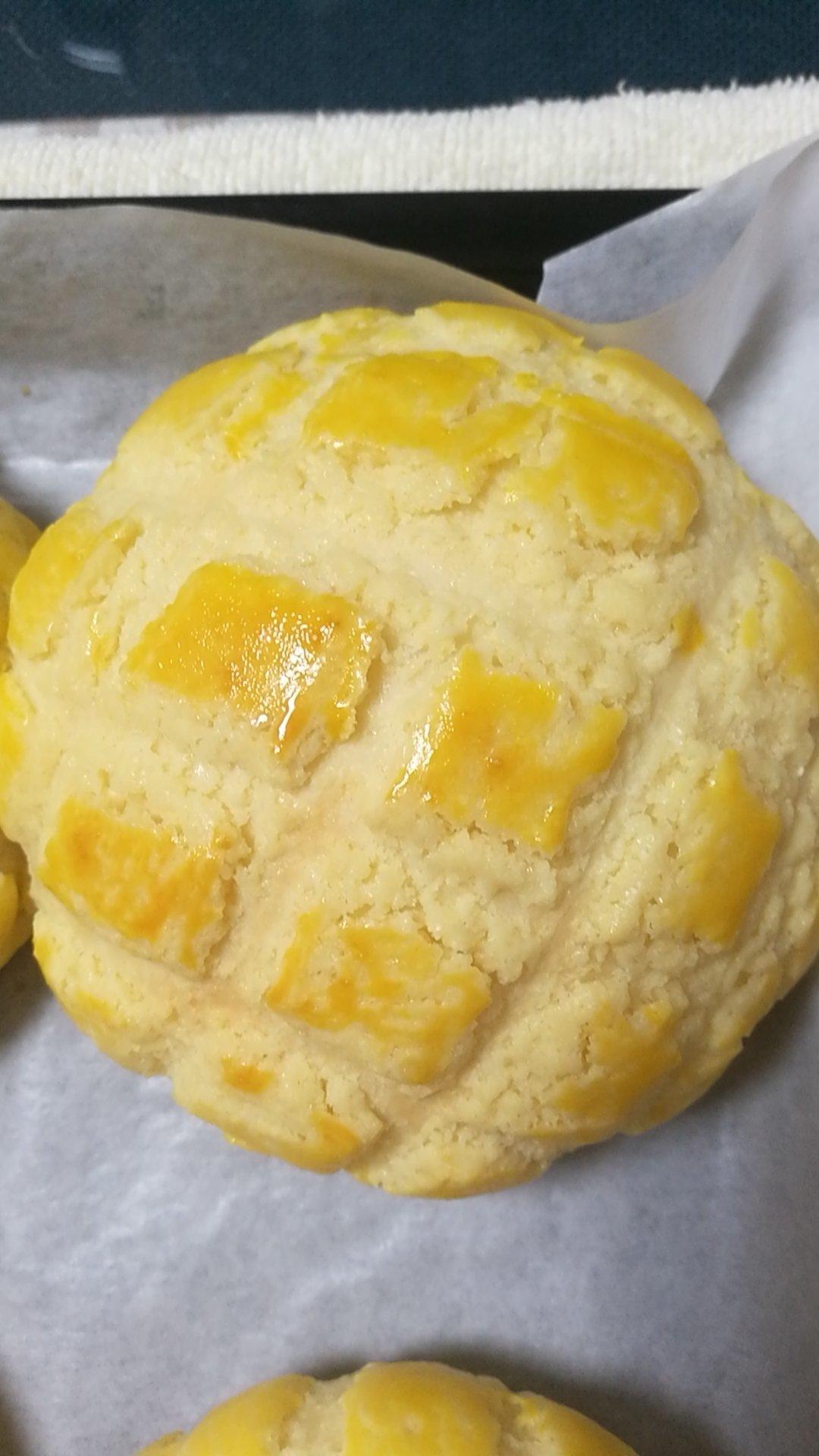 好吃到炸裂的港式菠萝包（附带制作酥皮的小视频）