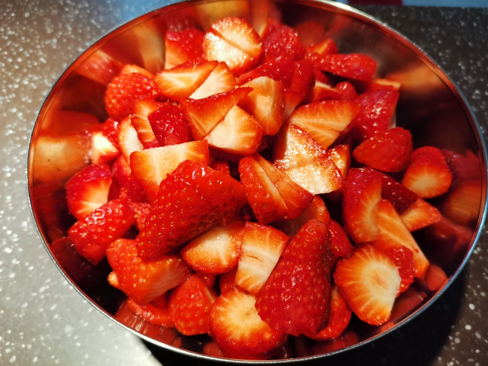【亮晶晶的草莓酱】摘太多吃不完的好方法的做法 步骤2