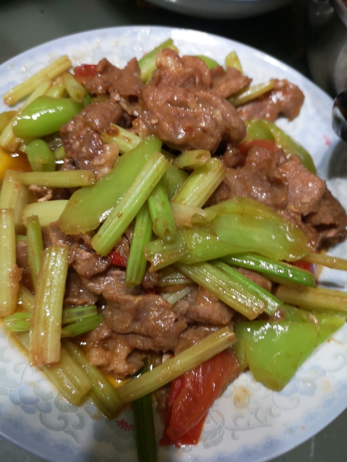 芹菜炒牛肉的做法 步骤7