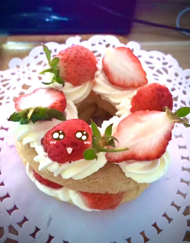 草莓巴黎-布雷斯特泡芙