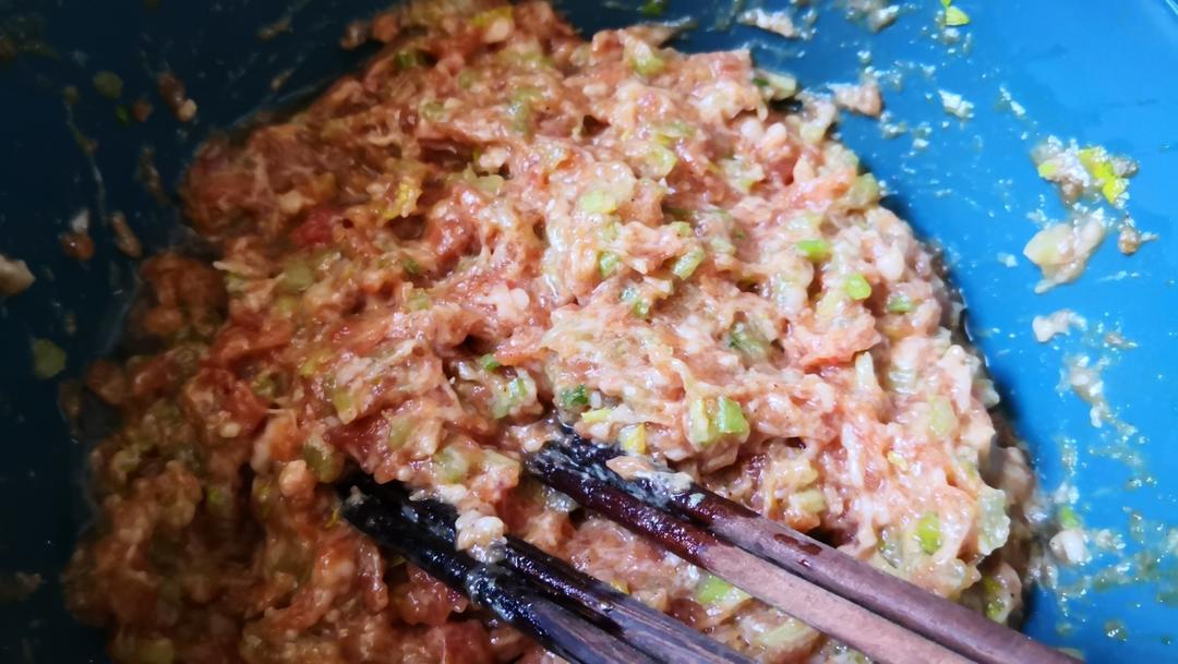 猪肉芹菜饺子馅，饺子馅怎么调才好吃