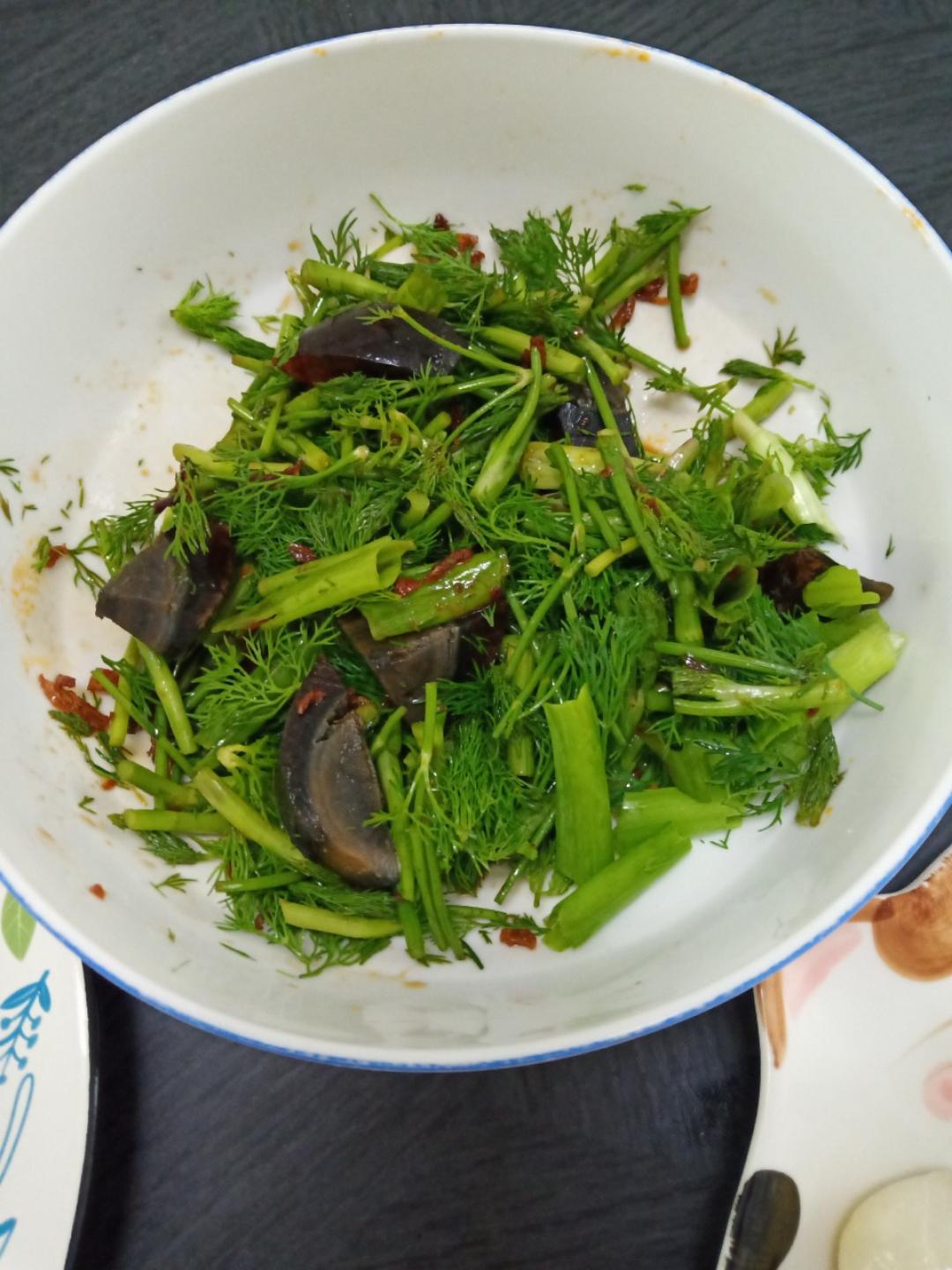 茴香苗拌皮蛋