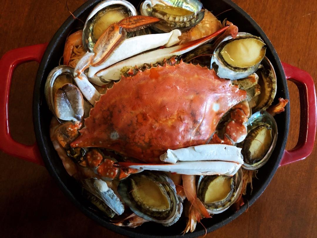 铸铁锅焖海鲜煲