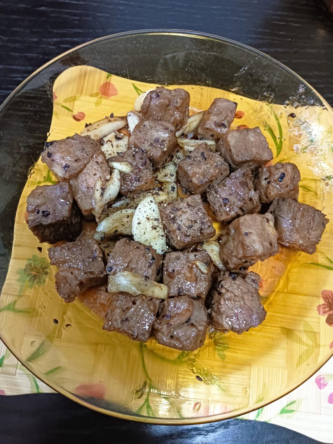 好吃到舔盘的蒜香黑椒牛肉粒