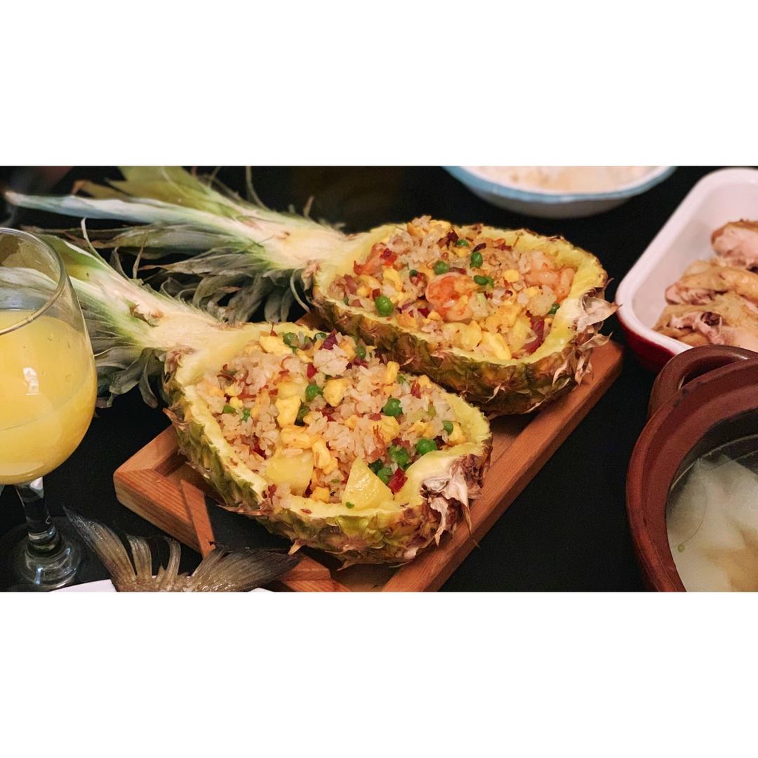 菠萝海鲜蛋炒饭