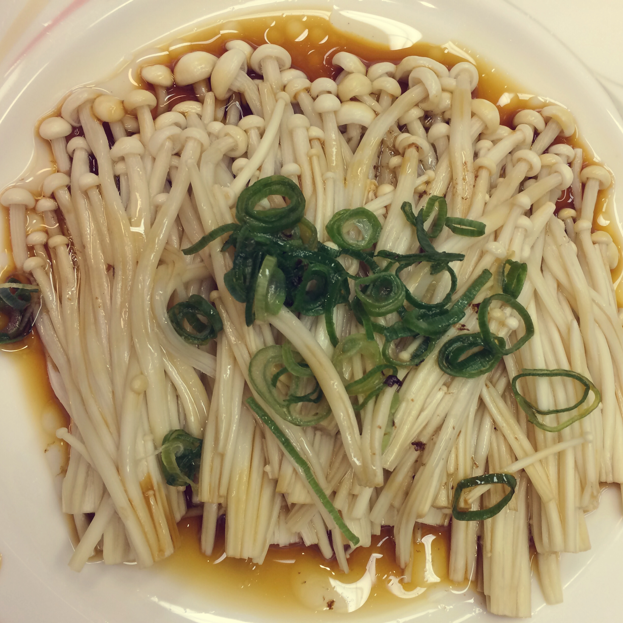 葱油金针菇——10分钟快手菜，你绝对不能错过的美味~