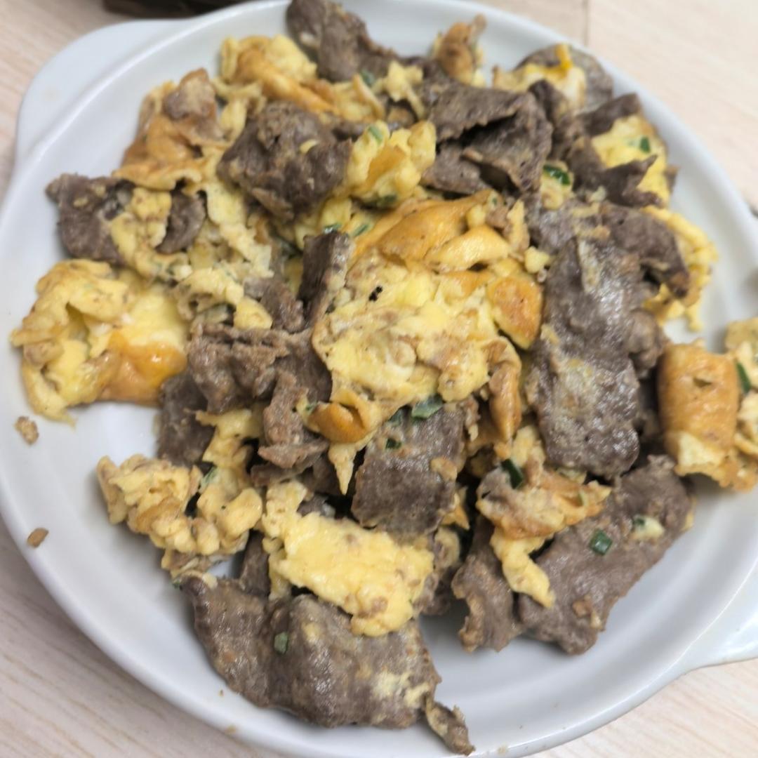 滑蛋牛肉，牛肉滑嫩，鸡蛋松软